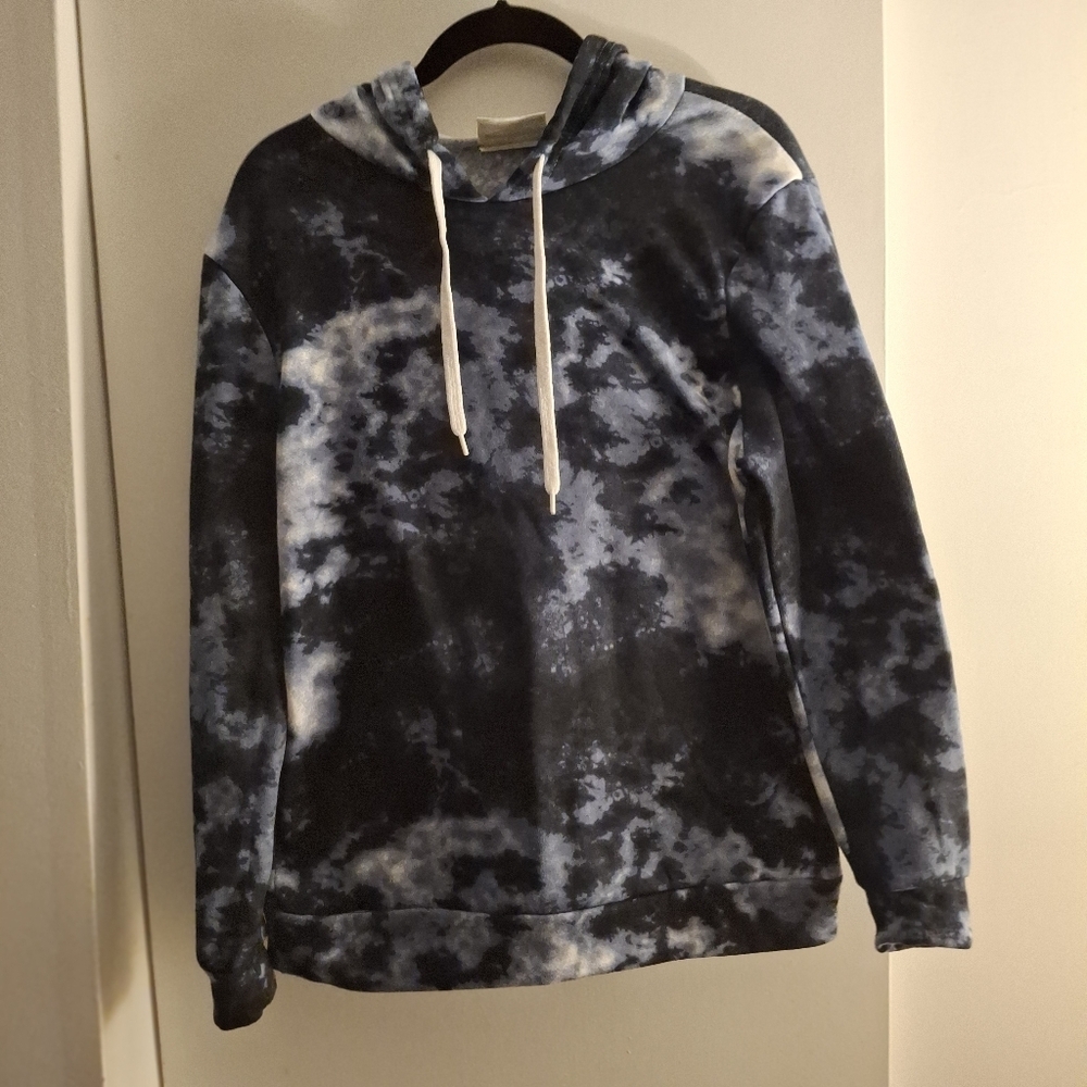 Bobbie Brooks Women's Navy and White Tie-Dye Hoodie